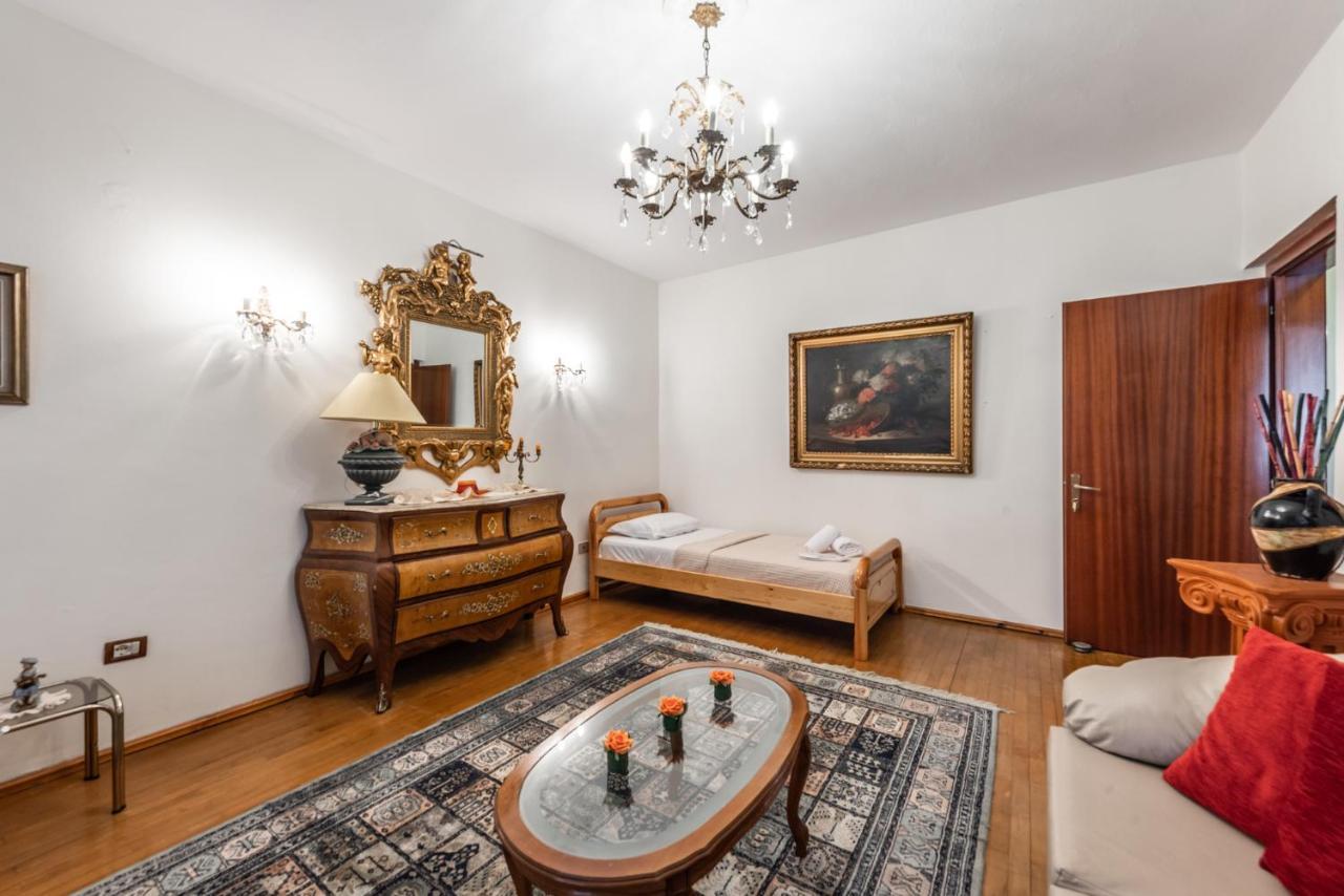 Vintage And Warm 2Br Apartament In Tirana Zewnętrze zdjęcie